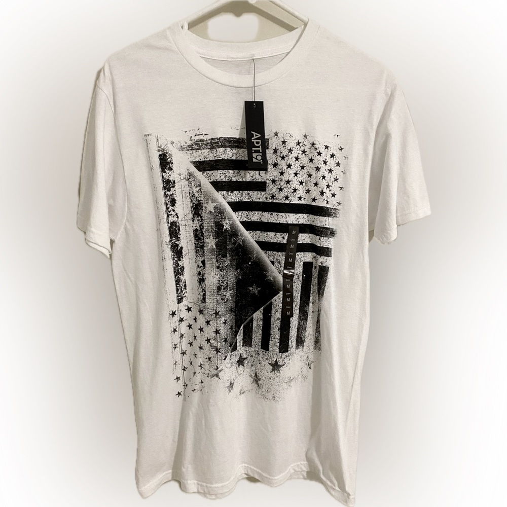 American Flag Graphic T-shirt (M)
